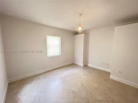 2880 Pine Tree Drive Miami Beach FL 33140