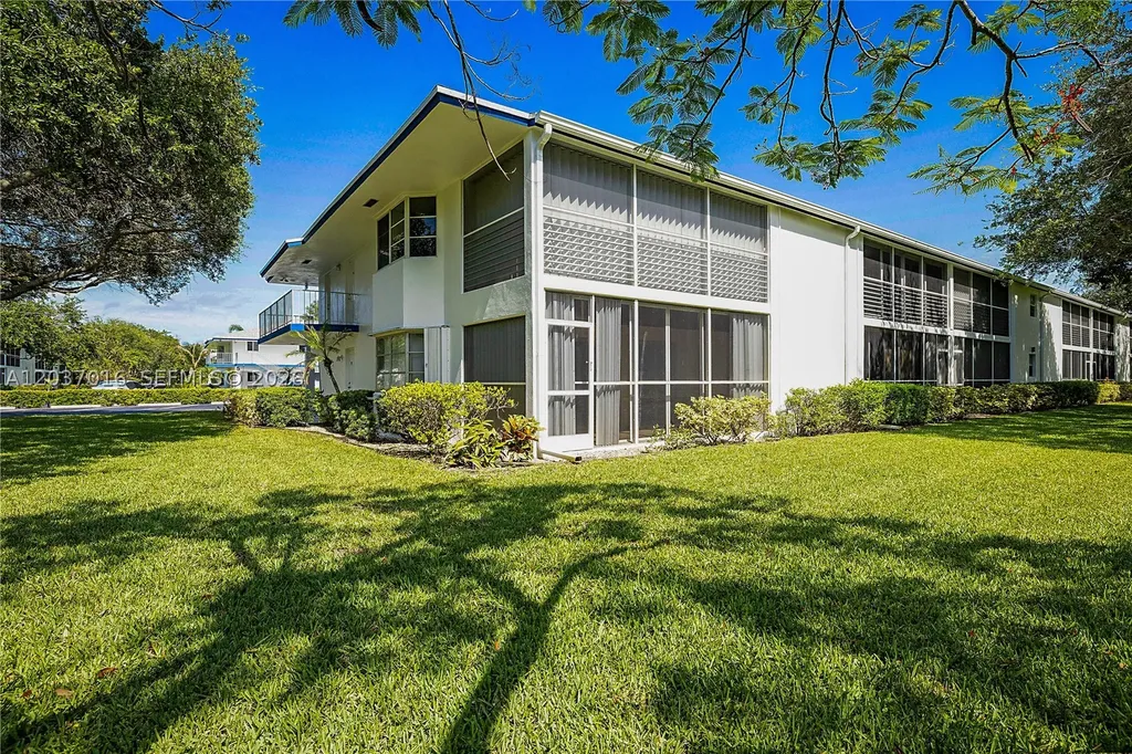 7 Westwood Avenue Tequesta FL 33469