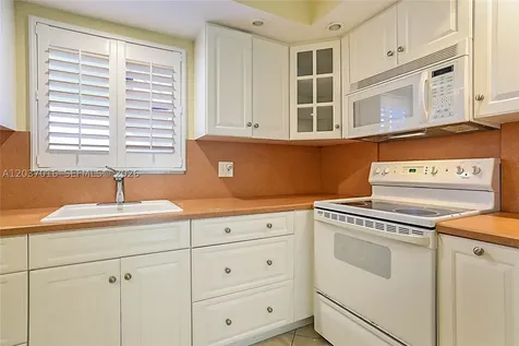 7 Westwood Avenue Tequesta FL 33469
