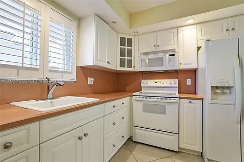 7 Westwood Avenue Tequesta FL 33469