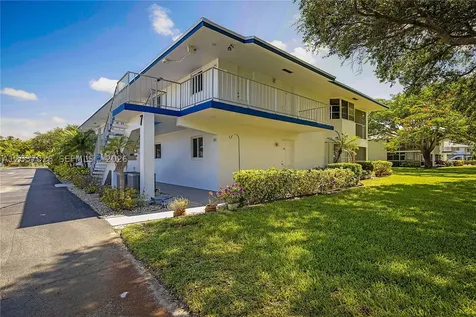7 Westwood Avenue Tequesta FL 33469