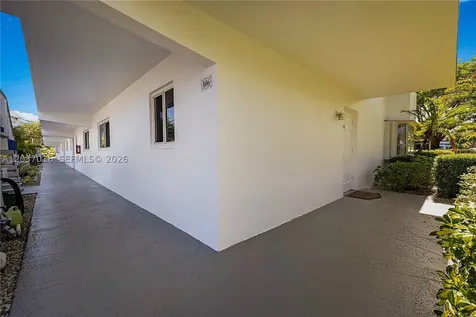 7 Westwood Avenue Tequesta FL 33469