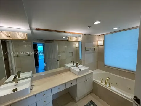 5025 Collins Avenue Miami Beach FL 33140