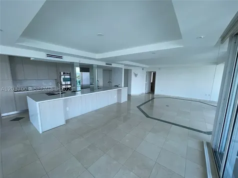 5025 Collins Avenue Miami Beach FL 33140