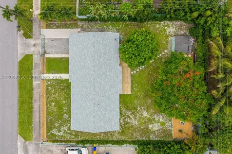 516 S 13th Court Lantana FL 33462
