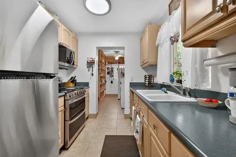 516 S 13th Court Lantana FL 33462