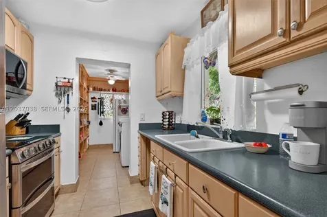 516 S 13th Court Lantana FL 33462