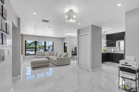 11 W 59th Street Hialeah FL 33012