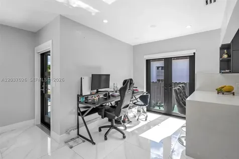 11 W 59th Street Hialeah FL 33012