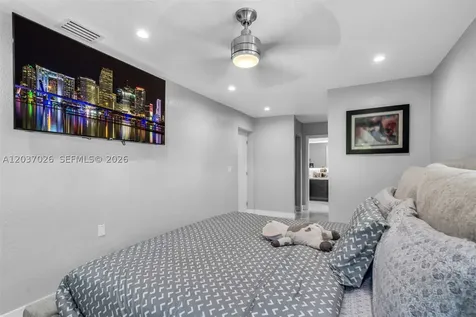 11 W 59th Street Hialeah FL 33012