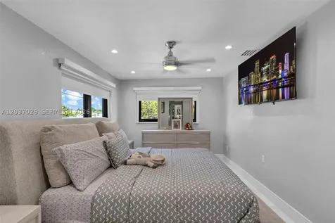 11 W 59th Street Hialeah FL 33012
