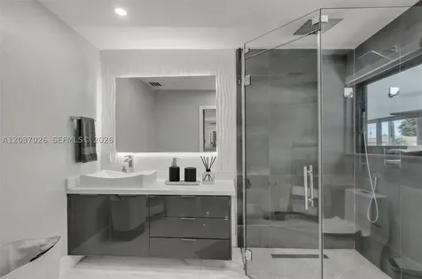 11 W 59th Street Hialeah FL 33012