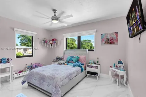 11 W 59th Street Hialeah FL 33012
