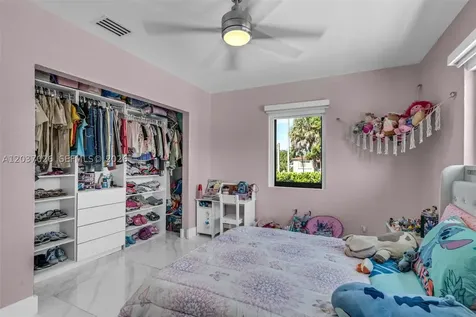 11 W 59th Street Hialeah FL 33012
