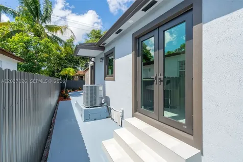 11 W 59th Street Hialeah FL 33012