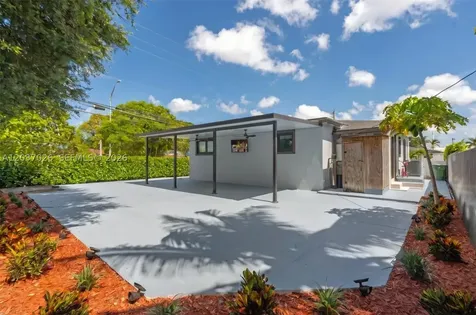 11 W 59th Street Hialeah FL 33012