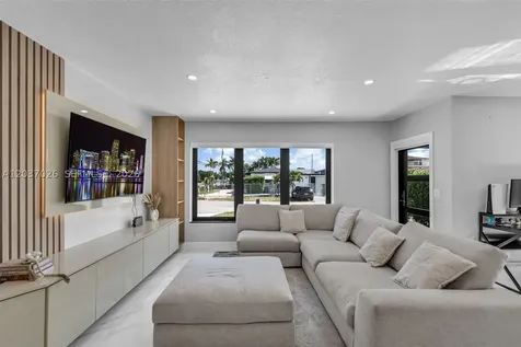 11 W 59th Street Hialeah FL 33012