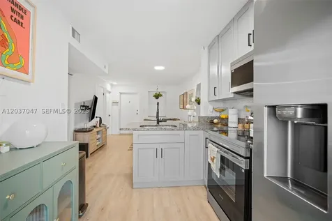 2575 SW 27th Avenue Miami FL 33133
