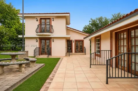 300 SW 123rd Avenue Miami FL 33184