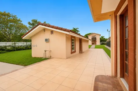 300 SW 123rd Avenue Miami FL 33184