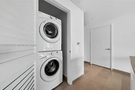 68 SE 6th Street Miami FL 33131