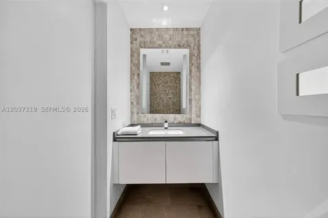68 SE 6th Street Miami FL 33131