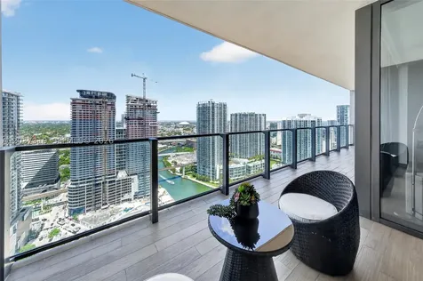 68 SE 6th Street Miami FL 33131