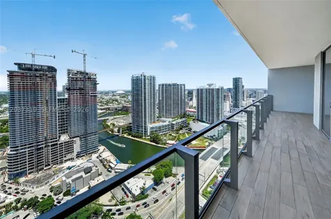 68 SE 6th Street Miami FL 33131