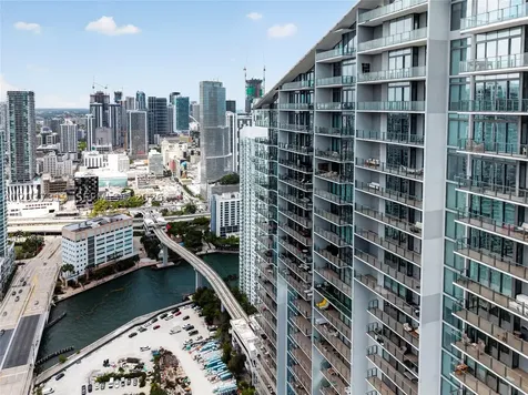 68 SE 6th Street Miami FL 33131