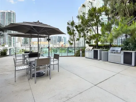 68 SE 6th Street Miami FL 33131