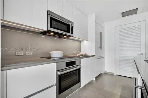 68 SE 6th Street Miami FL 33131