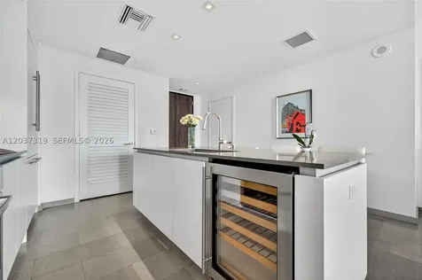 68 SE 6th Street Miami FL 33131