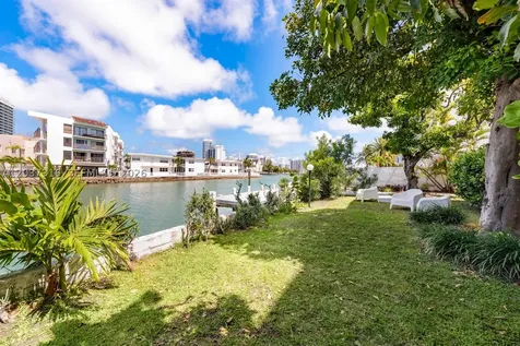 6941 Bay Drive Miami Beach FL 33141
