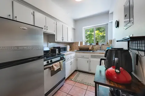 6941 Bay Drive Miami Beach FL 33141