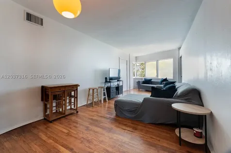 6941 Bay Drive Miami Beach FL 33141