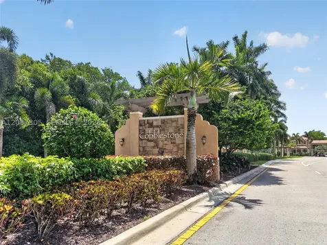 625 SW 146th Terrace Pembroke Pines FL 33027