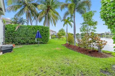 649 Willow Bend Road Weston FL 33327