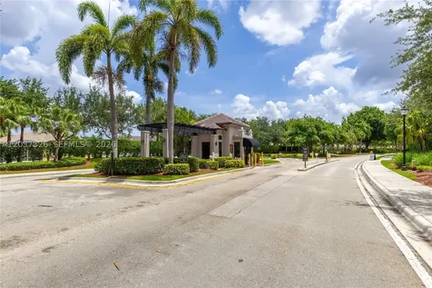 649 Willow Bend Road Weston FL 33327