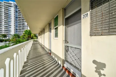 2861 Leonard Drive Aventura FL 33160