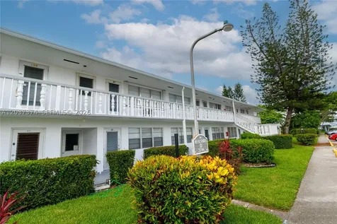 90 Berkshire D West Palm Beach FL 33417