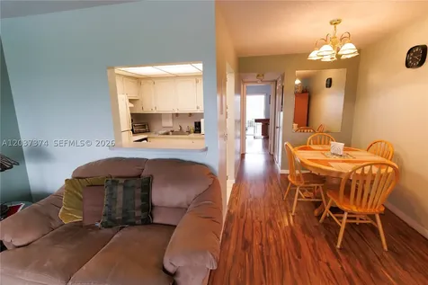 90 Berkshire D West Palm Beach FL 33417