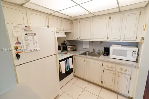 90 Berkshire D West Palm Beach FL 33417