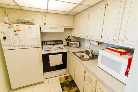 90 Berkshire D West Palm Beach FL 33417
