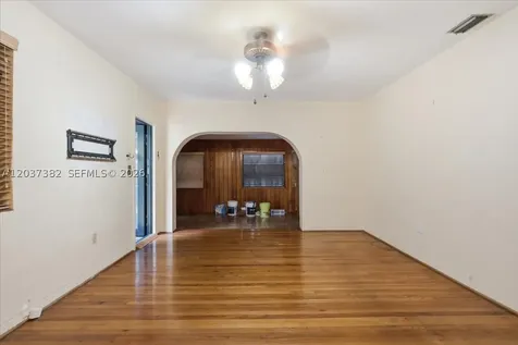 2550 Trapp Avenue Miami FL 33133