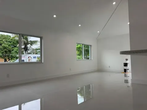 15615 NE 5th Court Miami FL 33162