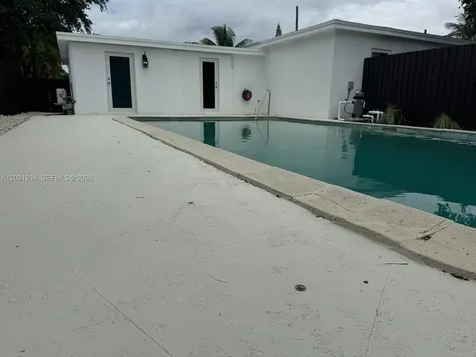 15615 NE 5th Court Miami FL 33162