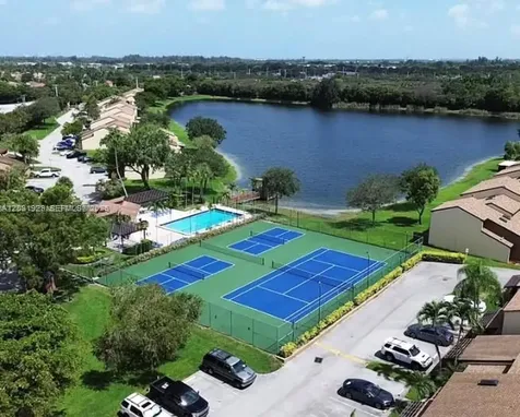 4182 S Pine Island Road Davie FL 33328