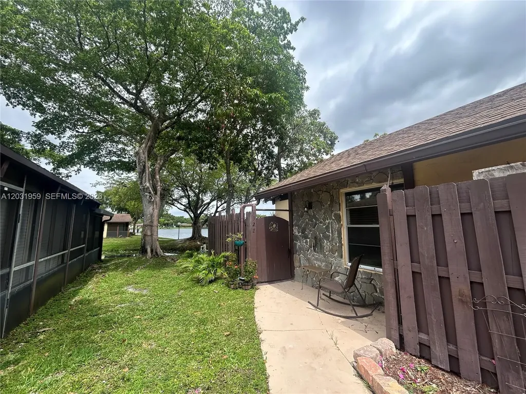 322 Briarwood Circle Hollywood FL 33024