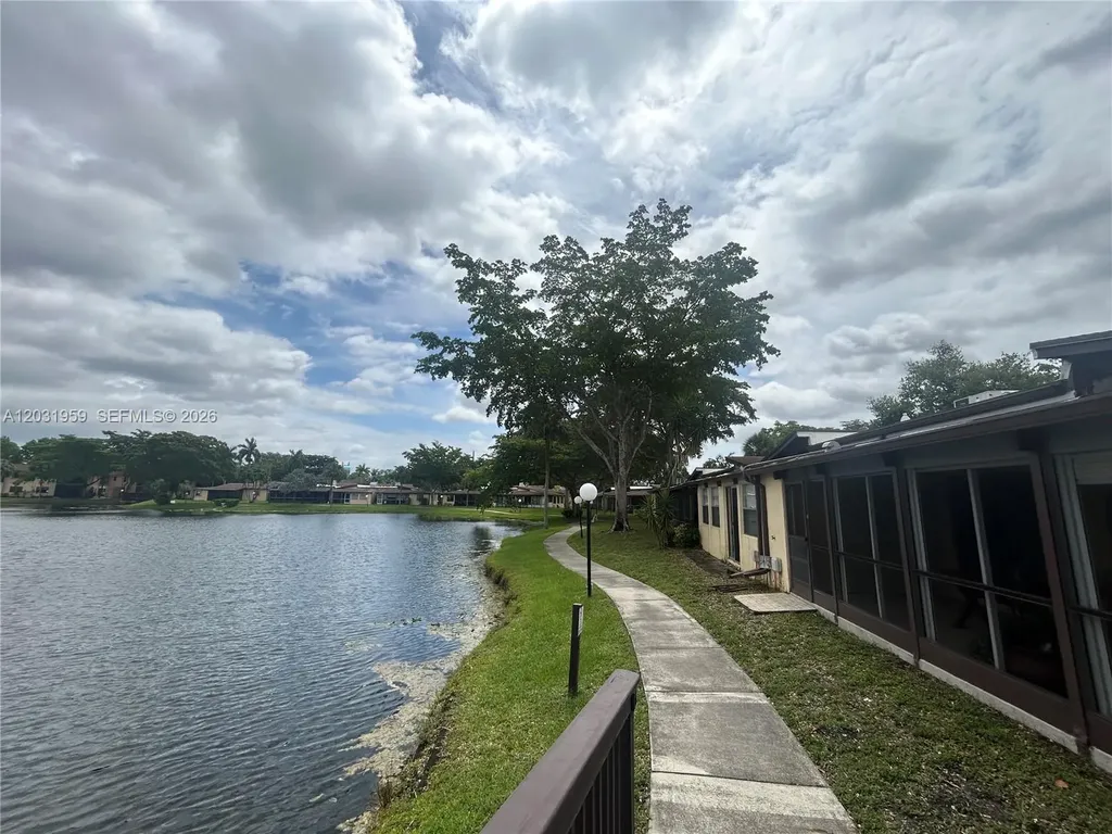 322 Briarwood Circle Hollywood FL 33024