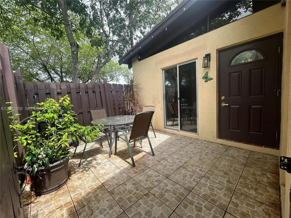 322 Briarwood Circle Hollywood FL 33024